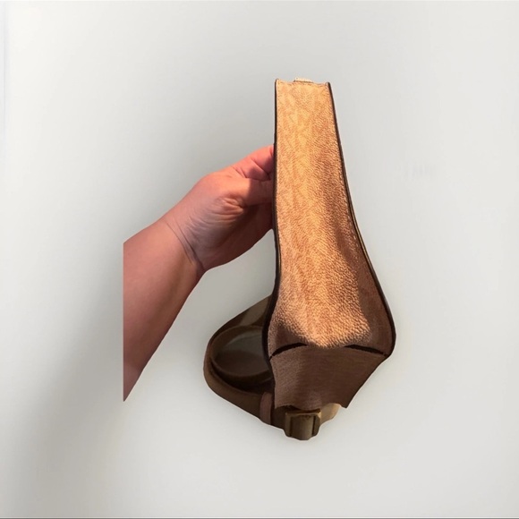 Michael Kors Briley Small Logo Messenger Crossbody Bag Ballet Pink - Picture 4 of 8